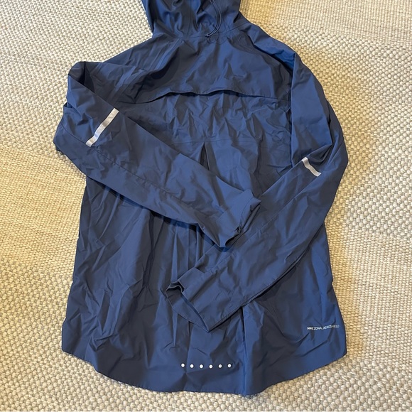 Nike Blue Zonal Aeroshield Women's Running Jacket | Size S - Picture 2 of 2